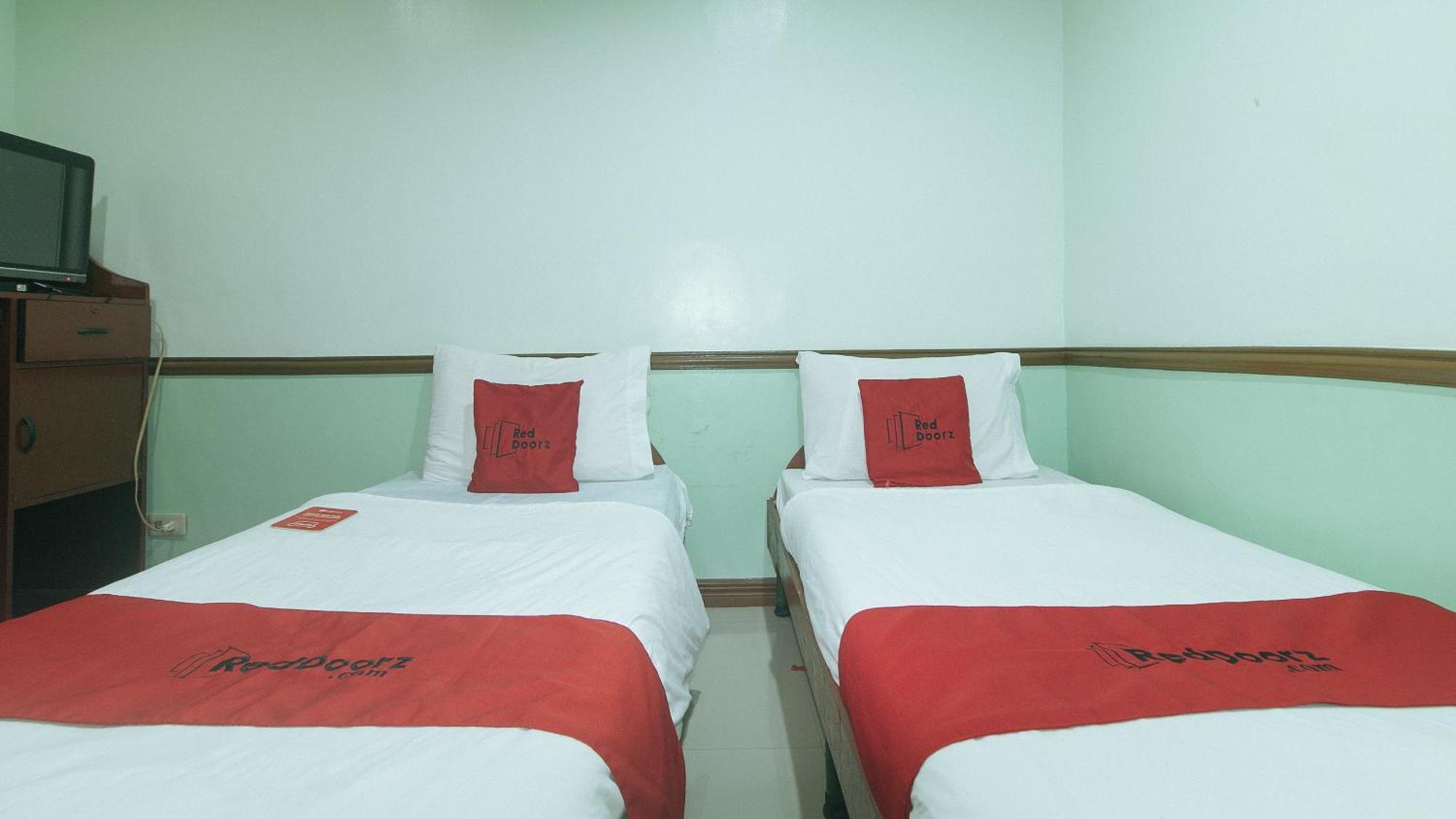 Reddoorz At Maanyag Pension House Mandaue Cebu Exteriör bild